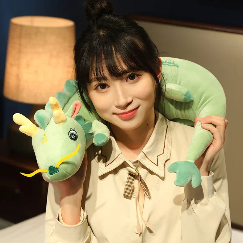 Perna Dragon Plush – Blândețe și Fantezie