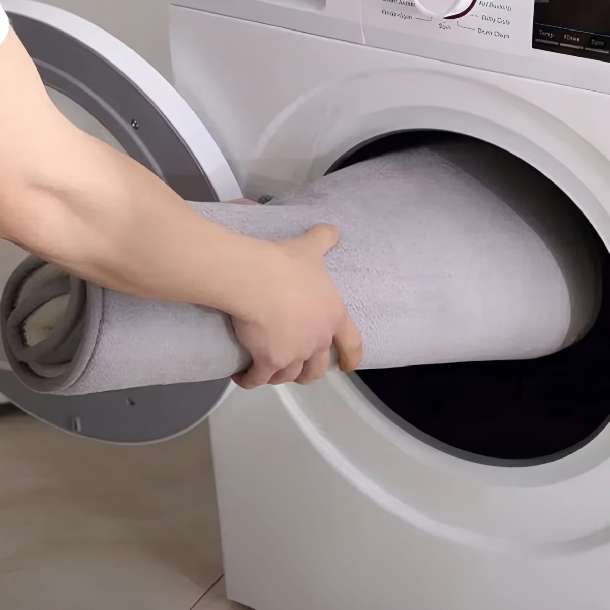 שטיח אמבטיה סופר סופג נגד החלקה – נוחות וביטחון יומיומי