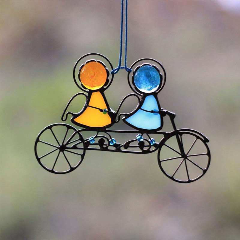 Decorazione Sospesa – Riflessi Luminosi ed Eleganti