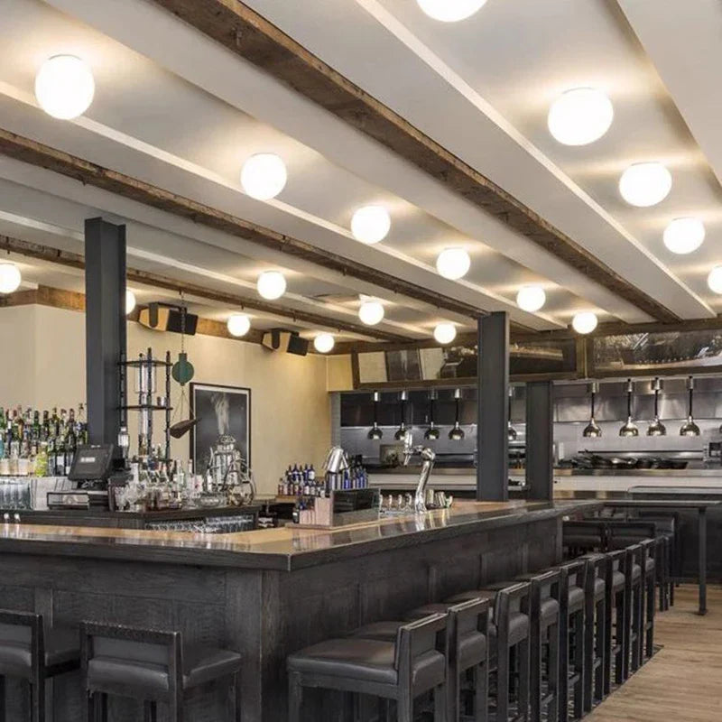 丸型ウォールランプ - ピュアでモダンな輝き