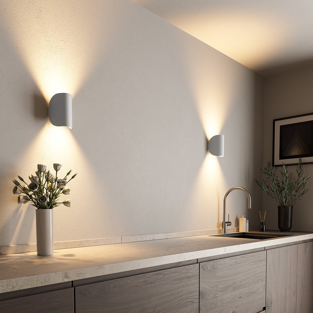Modern Wall Sconce – Elegance and Refinement