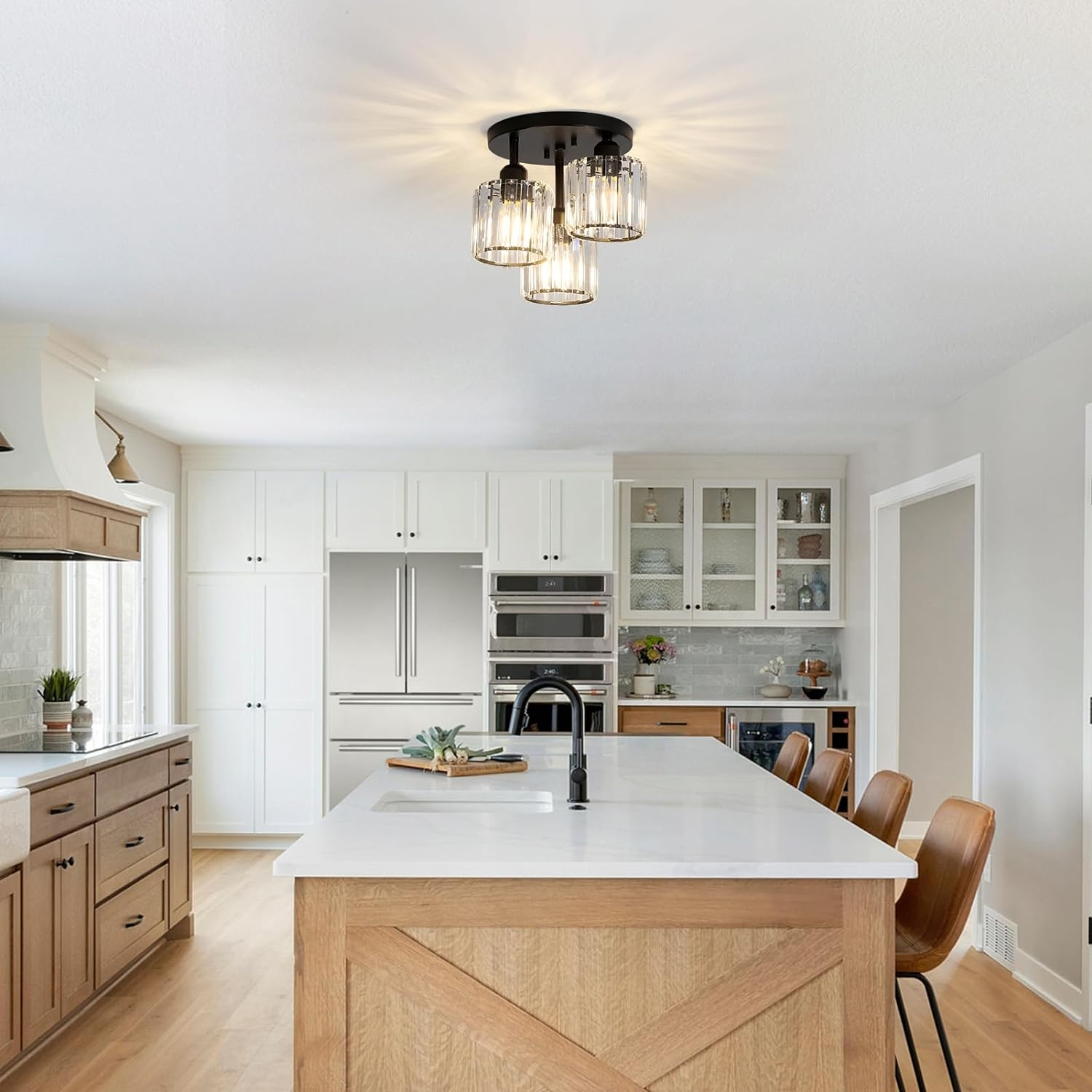 Poličkový stropní svítidlo – moderní elegance a rafinovaný lesk