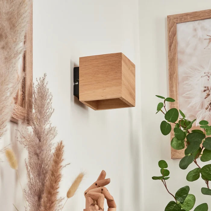 Négyzetes Fali Lámpa – Elegáns és Autentikus Stílus