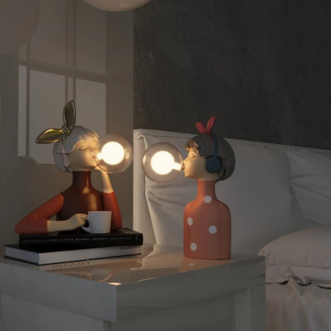 Kézműves Asztali Lámpa – Egyedi Dizájn és Gondos Kivitelezés