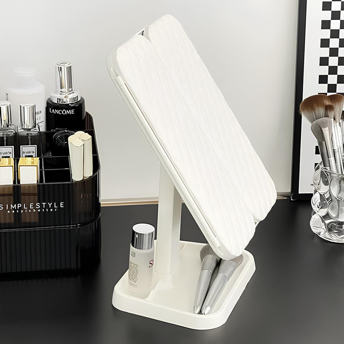 מראה חכם — תאורת LED ותצוגה מודרנית 