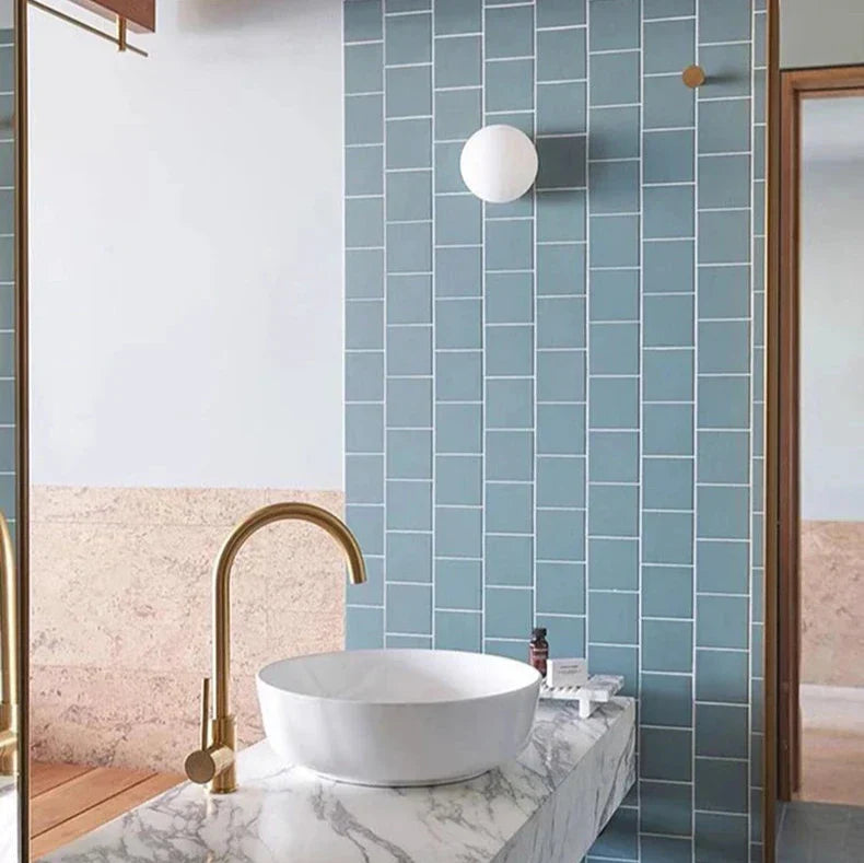 丸型ウォールランプ - ピュアでモダンな輝き 