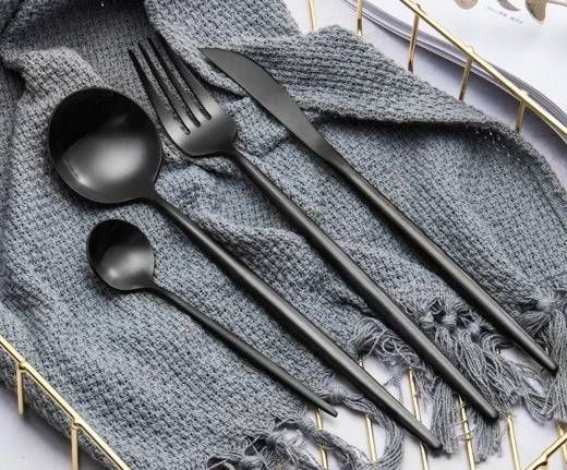 Sammen Sæt Af Luksus Bestik – Til Et Elegant Og Distinkt Bord 