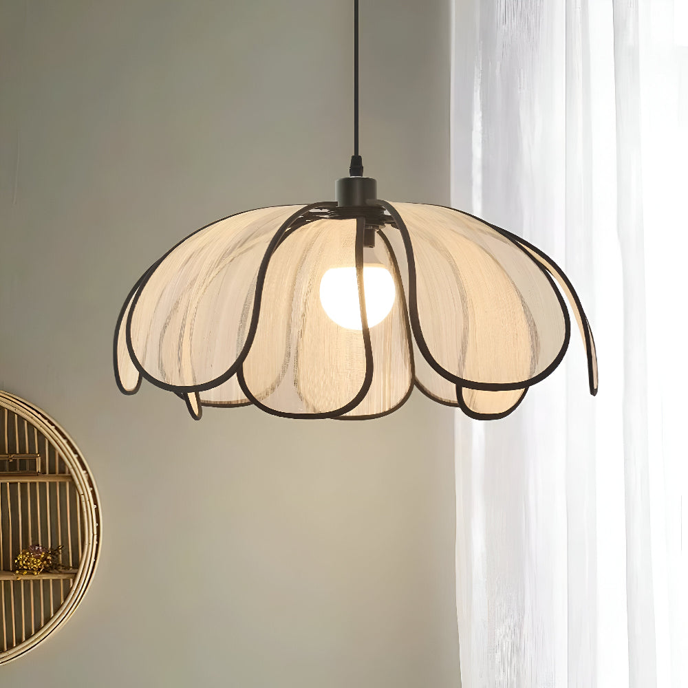 Elegantná závesná lampa z prírodného prútia - prírodná dekorácia a harmonické osvetlenie