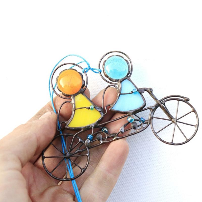 Decorazione Sospesa – Riflessi Luminosi ed Eleganti 