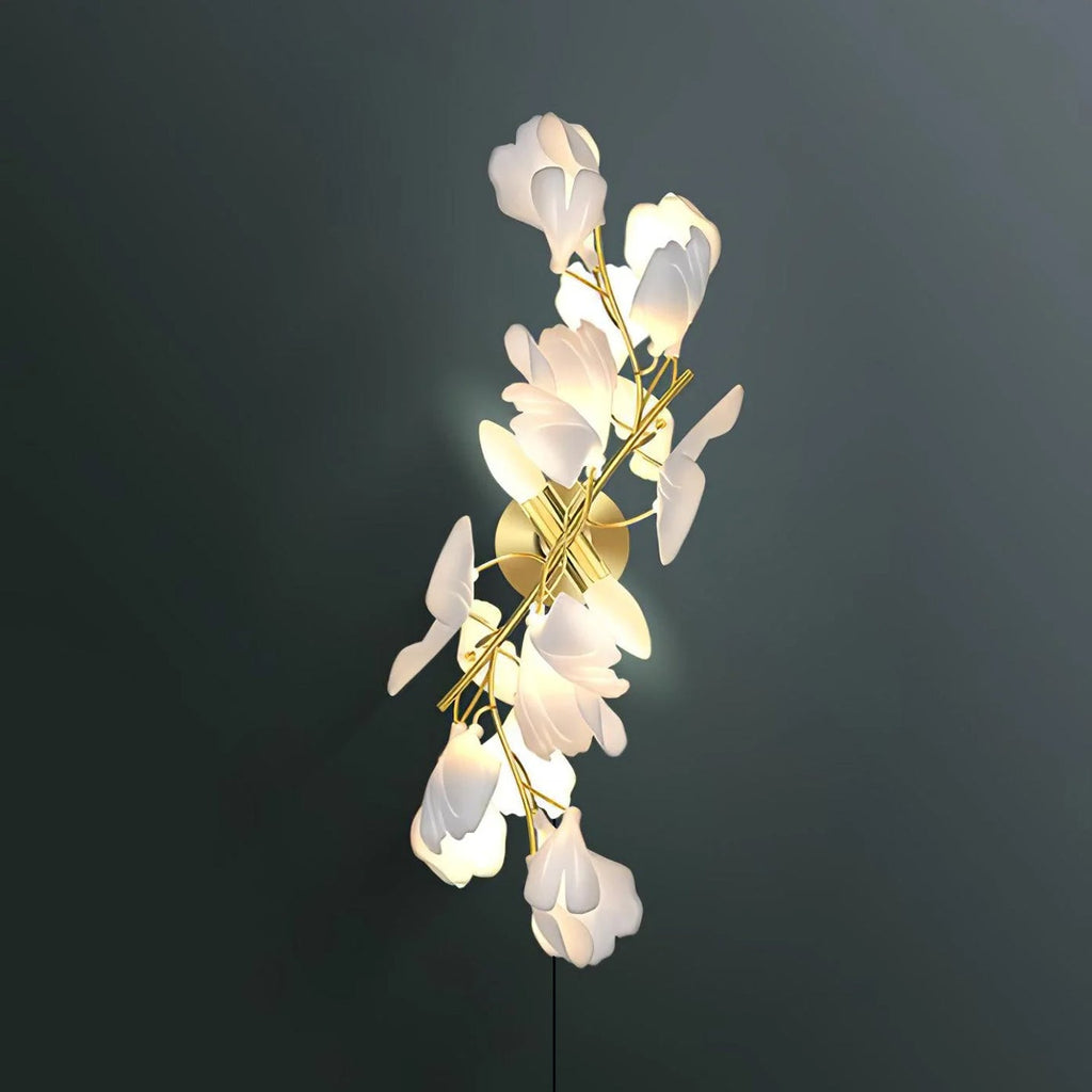 Florale Wandleuchte - Goldene Eleganz & sanftes Licht
