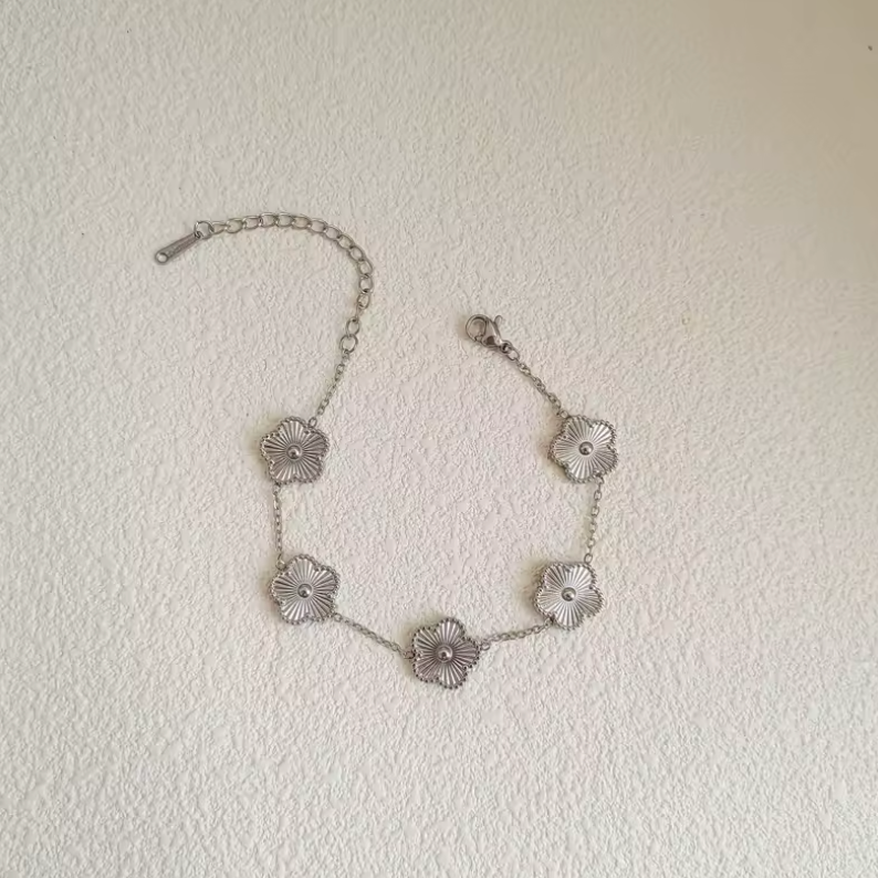 סט תכשיטים – אלגנטיות מזהב נירוסטה 