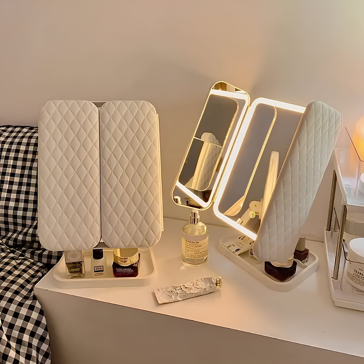 מראה חכם — תאורת LED ותצוגה מודרנית 