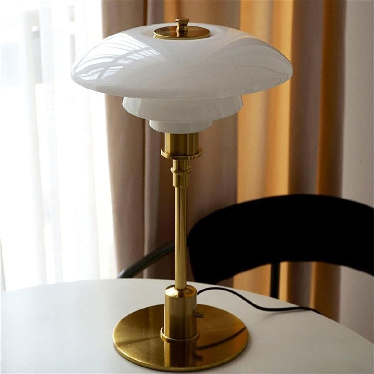 LED Bordlampe i Skandinavisk Stil – Blødt og Moderne Lys 