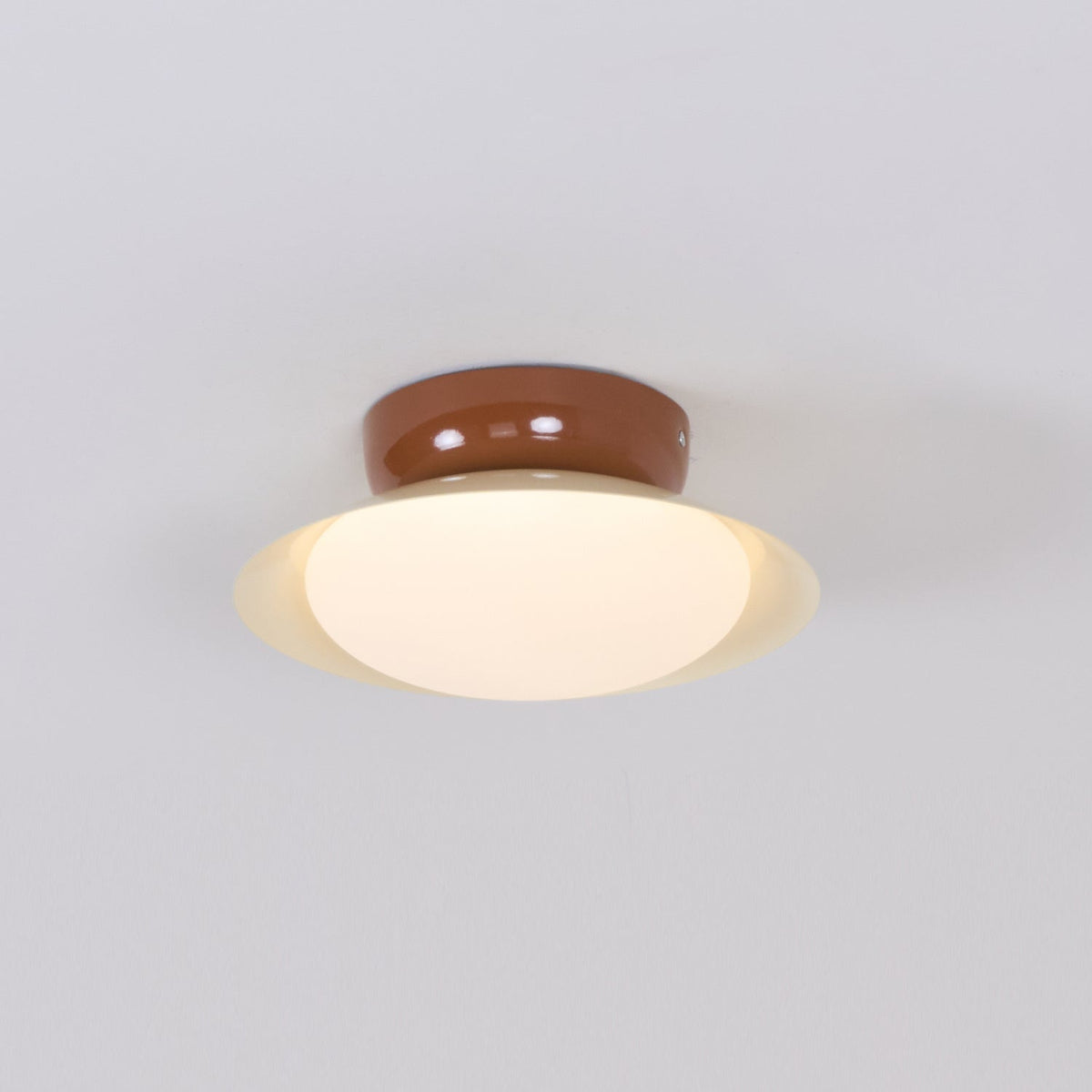 Okrągła lampa sufitowa LED - naturalny blask i dyskretna elegancja