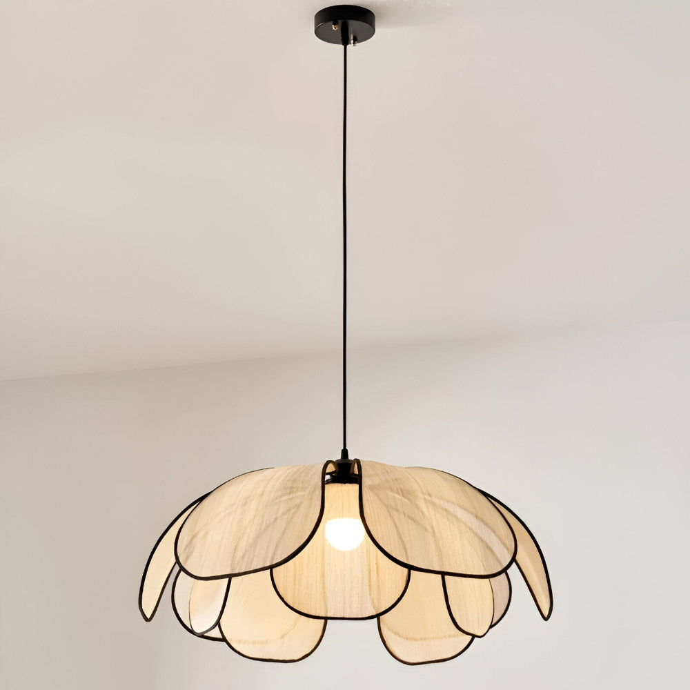 Elegantná závesná lampa z prírodného prútia - prírodná dekorácia a harmonické osvetlenie