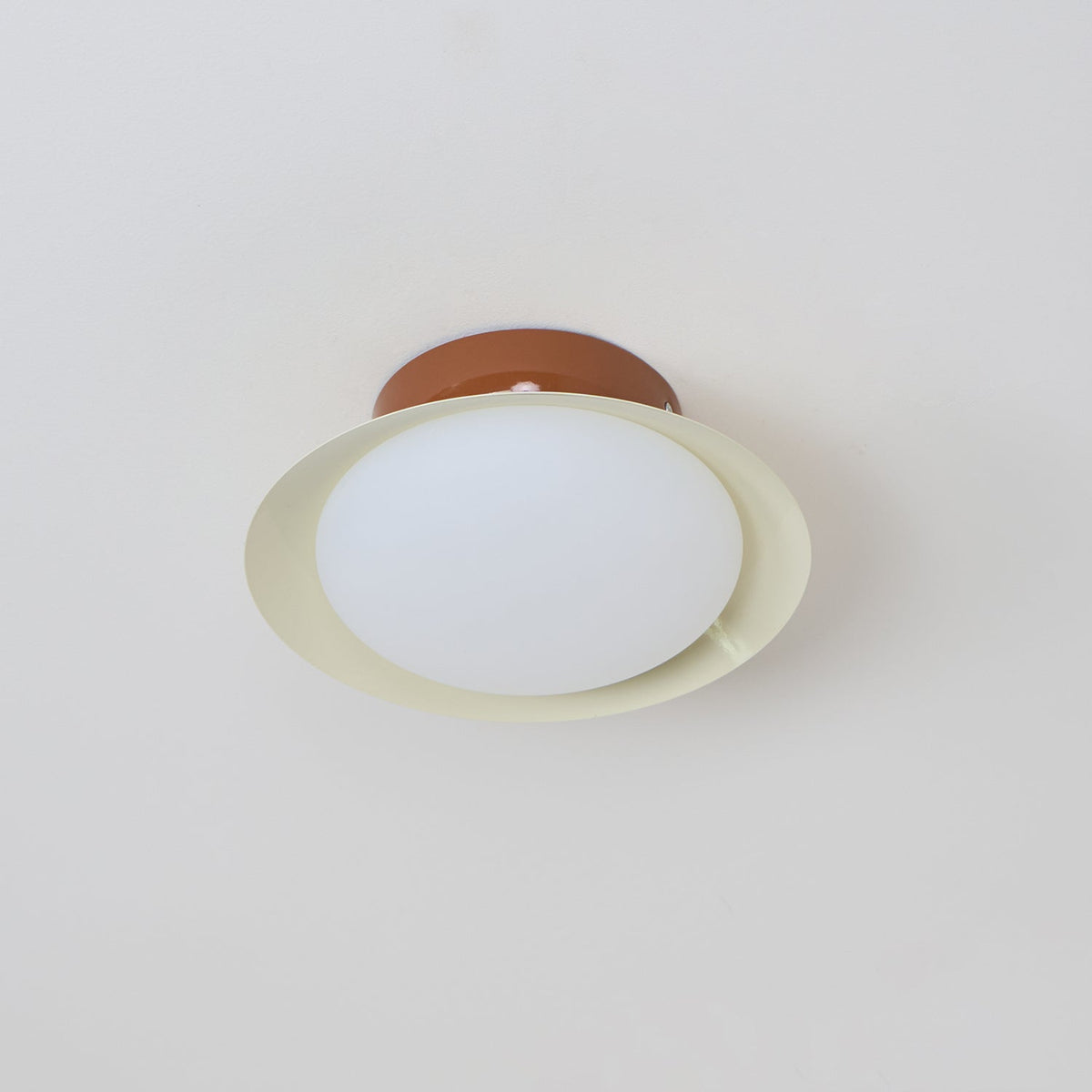 Okrągła lampa sufitowa LED - naturalny blask i dyskretna elegancja