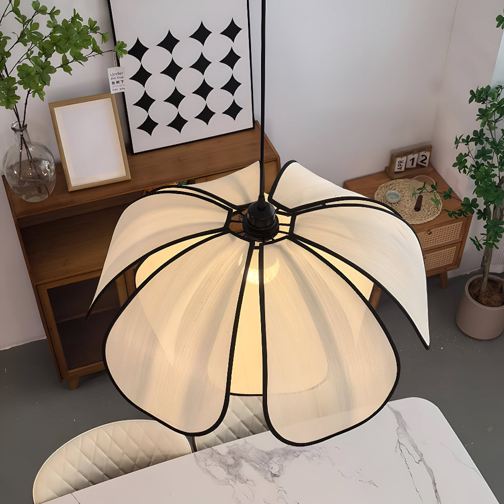 Elegantná závesná lampa z prírodného prútia - prírodná dekorácia a harmonické osvetlenie