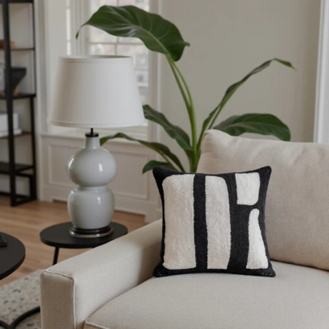 Dekoratives Kissen mit Zebramuster – Wilde und elegante Note 