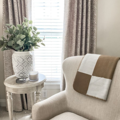 Carouri în carouri – Eleganță modernă și confort moale 