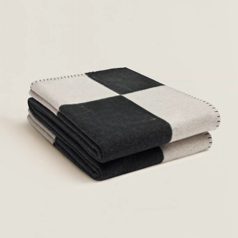 Carouri în carouri – Eleganță modernă și confort moale 