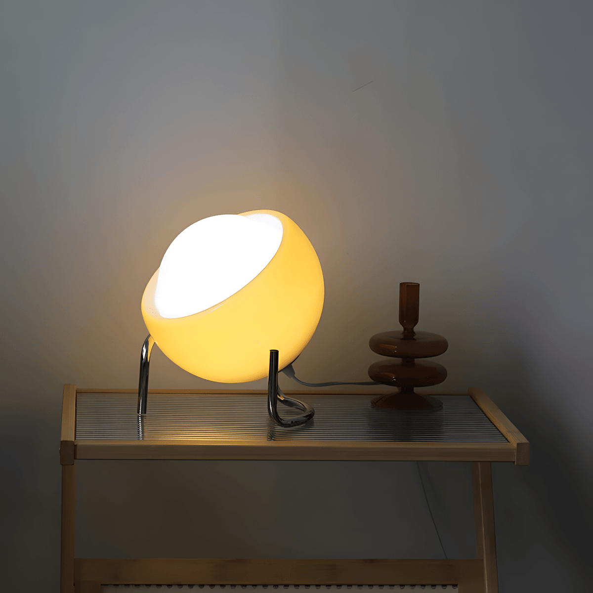 Nordisk Bordlampe – Elegance og Enkelhed 