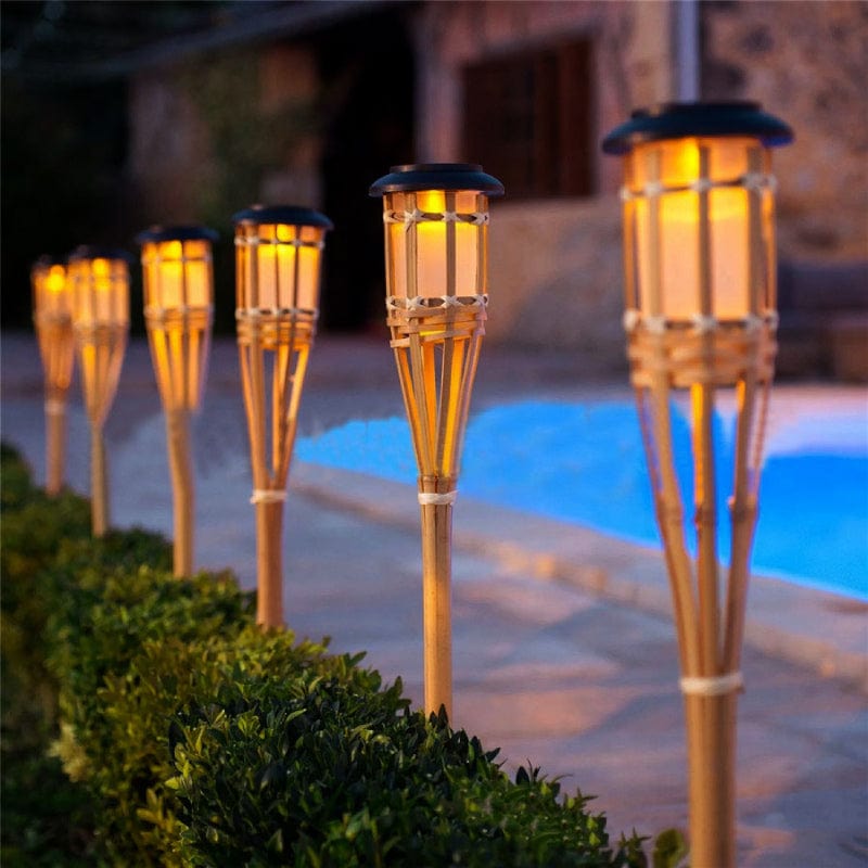 Tiki Solar Lamp - Illuminate Your Evenings in Style 