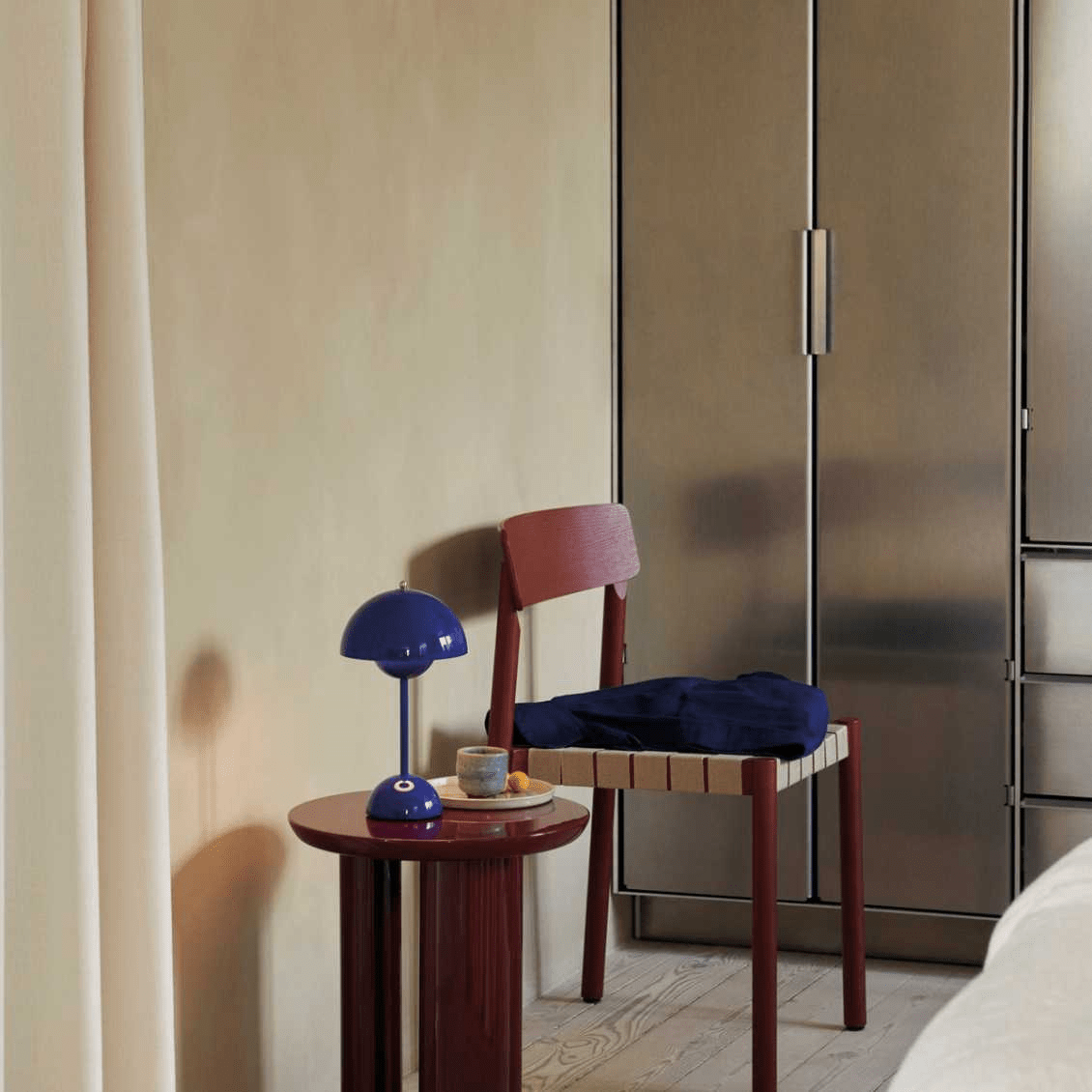 Irodai LED Lámpa – Modern egyszerűség és funkcionalitás 