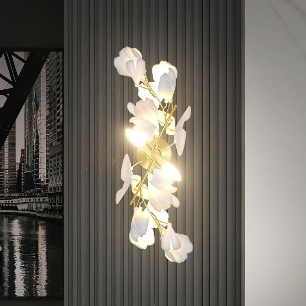 Florale Wandleuchte - Goldene Eleganz & sanftes Licht