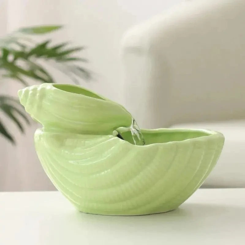 Kattens keramiske vannfontene – eleganse og ren hydrering 