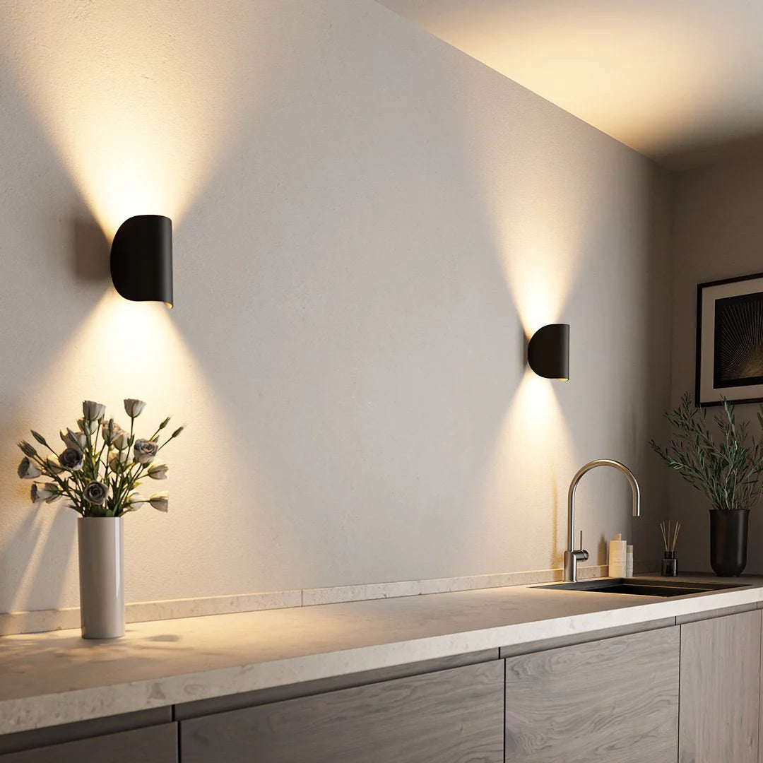 Modern Wall Sconce – Elegance and Refinement 